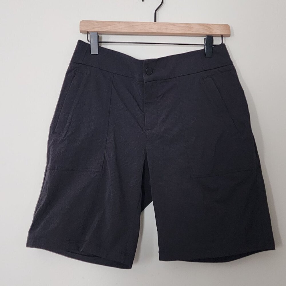 Athleta black Trekkie shorts women 8 stretchy pockets hiking outdoors